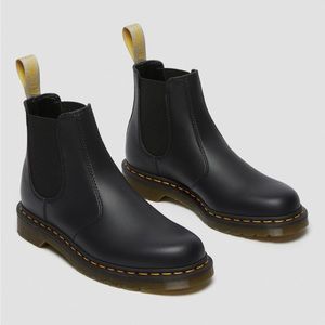 Dr. Martens 2976 Chelsea Boots Vegan Leather